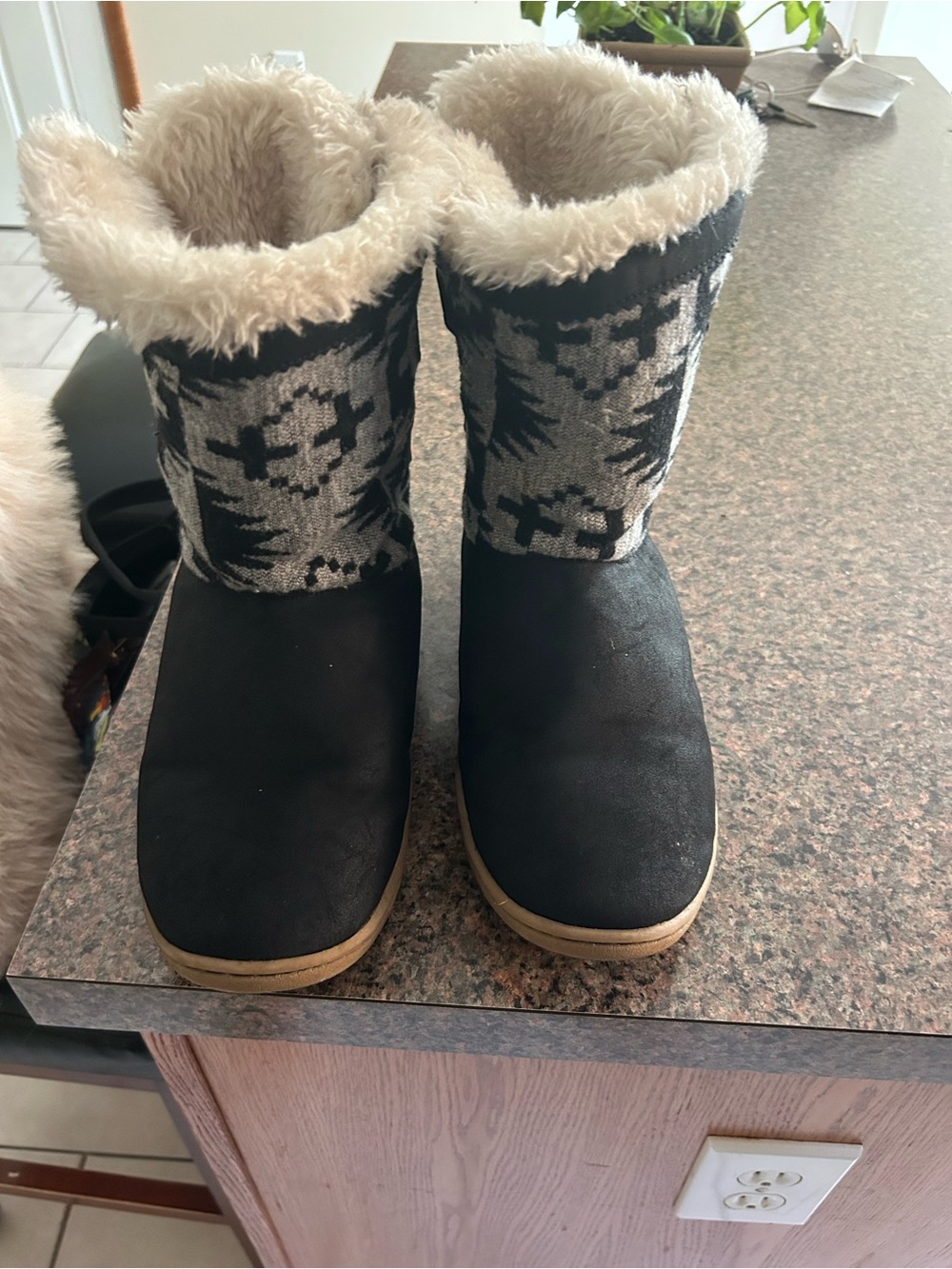Pendleton Black Winter Boots with Gray Patterned Knit Shaft